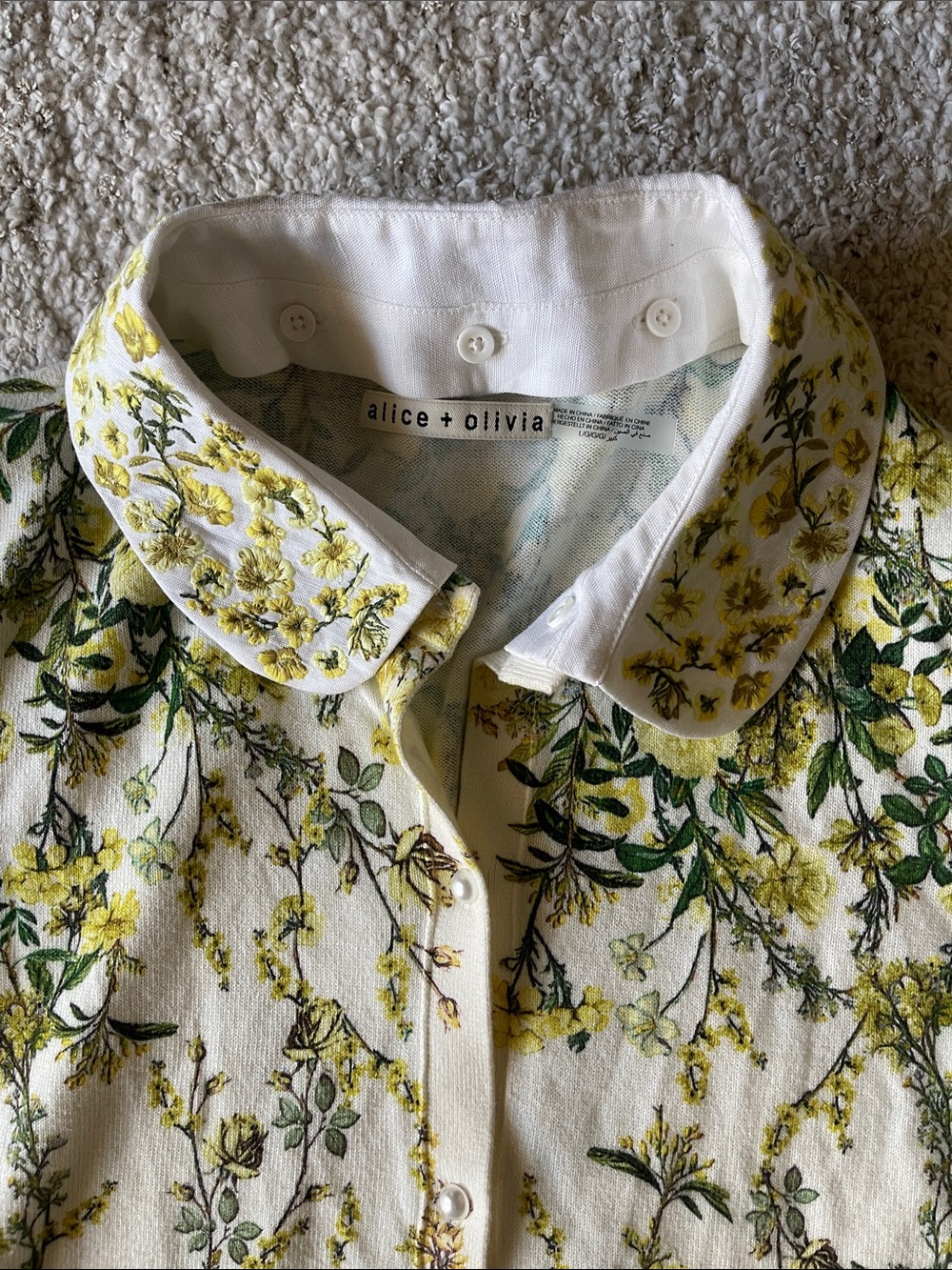 Alice + Olivia CARSON PRINTED CARDIGAN Fresh Air Butter Yellow Floral - Picture 6 of 11